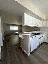 Hollyvale Apartments in Houston, TX - Building Photo - Building Photo