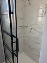 37 Day St, Unit 3rd floor apt. in Fall River, MA - Building Photo