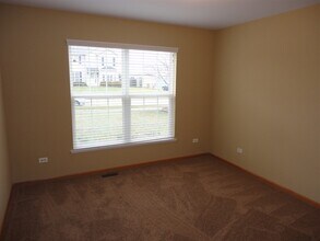 318 Whitmore Trl in McHenry, IL - Building Photo - Building Photo