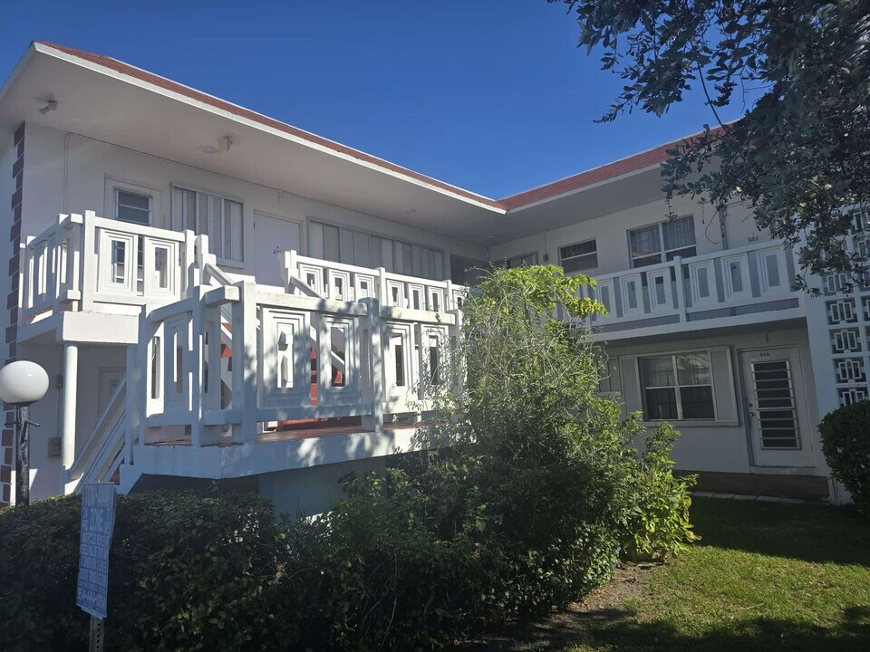 1320 NW 43 Terrace in Lauderhill, FL - Building Photo