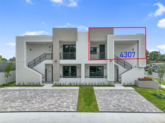 4307 E 8th Ct in Hialeah, FL - Building Photo - Building Photo