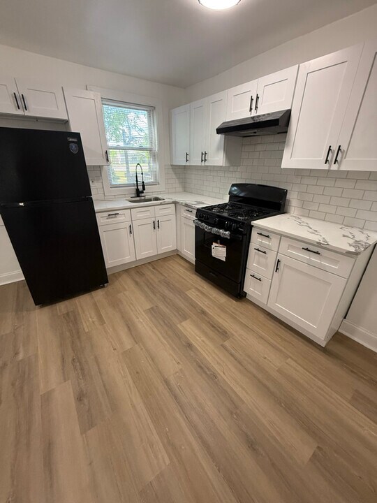 1070 S Merrimac Rd in Camden, NJ - Building Photo
