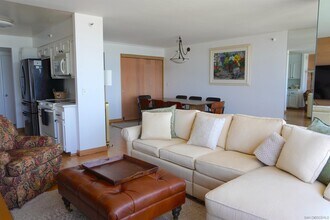 1820 Avenida Del Mundo in Coronado, CA - Foto de edificio - Building Photo