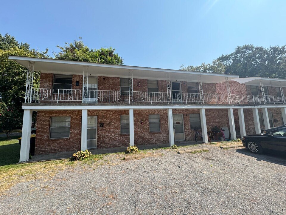 318 E Purdon St in England, AR - Building Photo