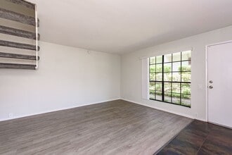 9653 Easter Way in San Diego, CA - Building Photo - Building Photo