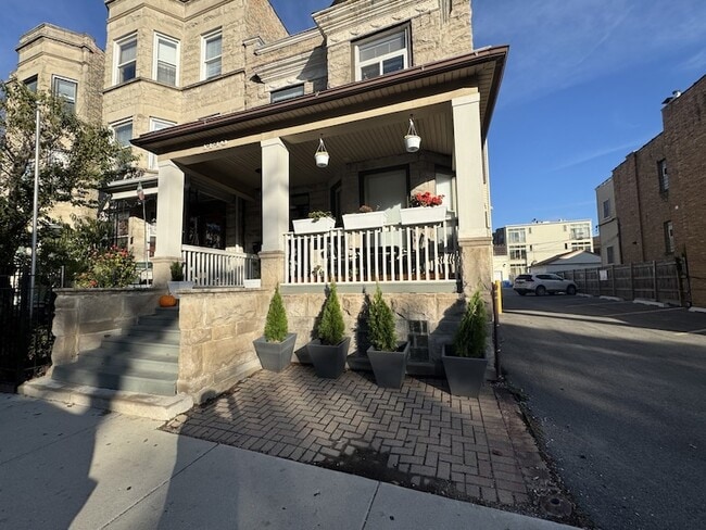 property at 1446 W Irving Park Rd