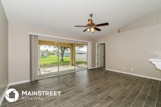 631 NE 1st Pl in Cape Coral, FL - Building Photo - Building Photo