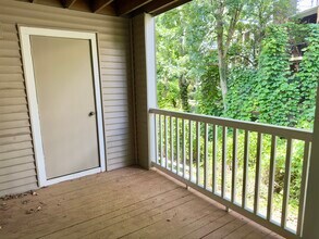 208 Barrington Hills Dr, Unit 208 in Atlanta, GA - Foto de edificio - Building Photo