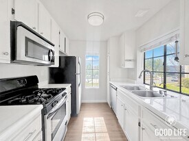 8560 Westmore Rd in San Diego, CA - Building Photo