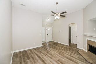 5675 Mandy Smith Ln in Memphis, TN - Foto de edificio - Building Photo