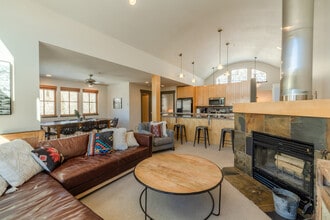 12150 Big Cottonwood Canyon Rd in Salt Lake City, UT - Foto de edificio - Building Photo