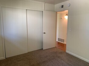3525 Farm Hill Blvd in Redwood City, CA - Building Photo - Building Photo