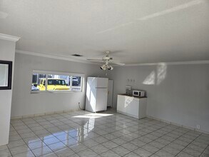 132 Av sw 45 Ln in Miami, FL - Building Photo - Building Photo