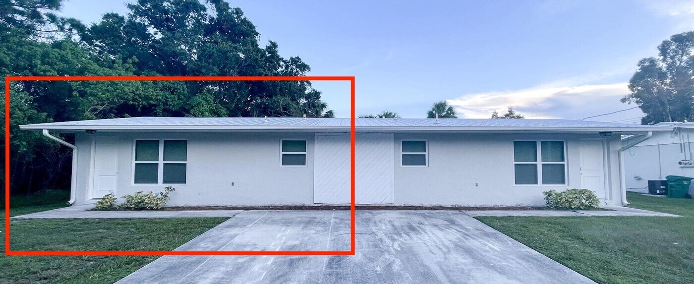 2111 Jacobs Rd in Fort Pierce, FL - Building Photo