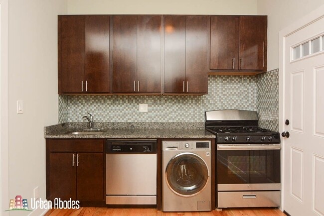 636 W Oak St, Unit A02C in Chicago, IL - Building Photo - Building Photo