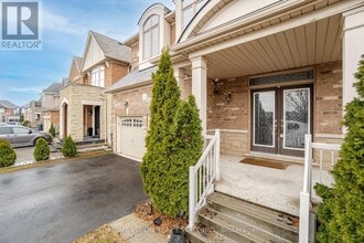 36 Intrigue Trail in Brampton, ON - Building Photo - Building Photo