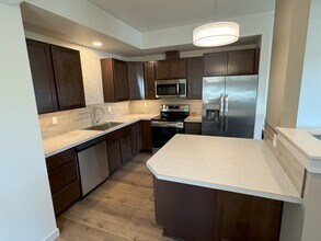 801 N 16th Ave in Yakima, WA - Foto de edificio - Building Photo