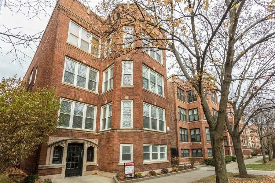 1209 E Madison Park in Chicago, IL - Building Photo
