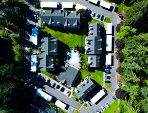 Westhampton Apartments in Federal Way, WA - Building Photo - Building Photo