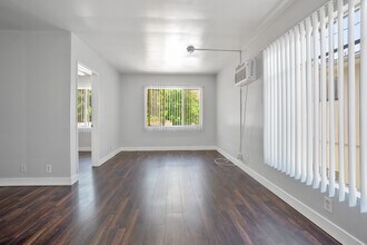 1661 N Bronson Ave in Los Angeles, CA - Building Photo - Building Photo