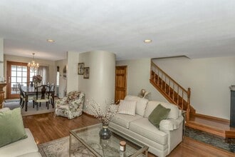 30 Vanderbilt Way in Valley Stream, NY - Building Photo - Building Photo