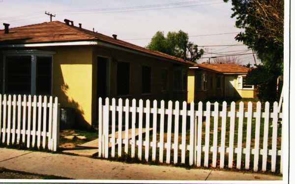 1555 W PARADE ST in Long Beach, CA - Building Photo