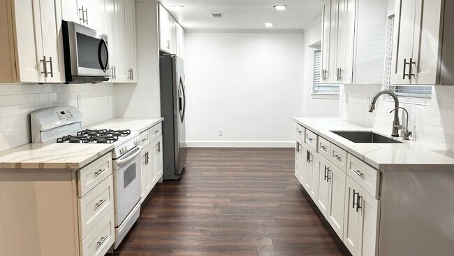 11126 Hanning Ln in Houston, TX - Building Photo - Building Photo