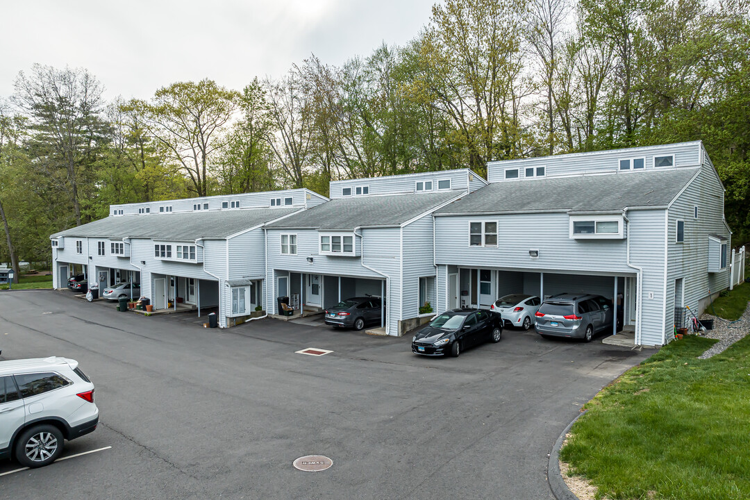 Glenwood in Canton, CT - Foto de edificio