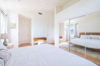 6726 Wandermere Rd in Malibu, CA - Foto de edificio - Building Photo