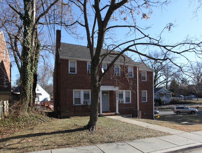 8001 Greenwood Ave in Takoma Park, MD - Building Photo - Building Photo