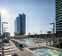 353 N Halsted St in Chicago, IL - Building Photo - Building Photo