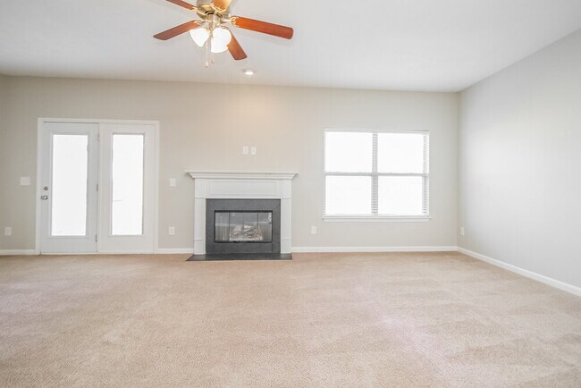 2102 Longhunter Chase Dr in Spring Hill, TN - Foto de edificio - Building Photo