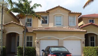 11375 NW 77th Ln in Medley, FL - Building Photo