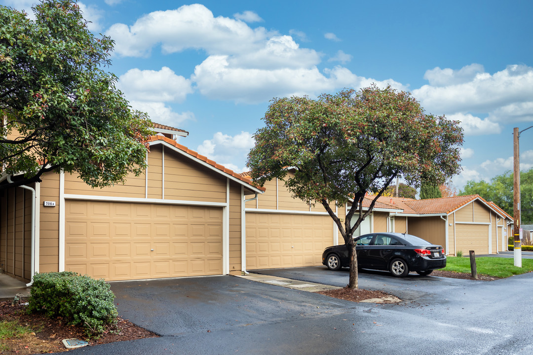 Oak Grove Terrace in Concord, CA - Building Photo