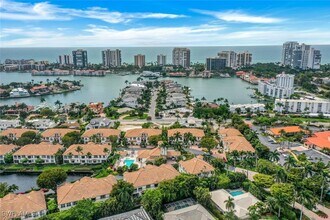 269 Colonade Cir in Naples, FL - Building Photo - Building Photo