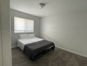 7135 Shadow Crest Dr in Las Vegas, NV - Building Photo - Building Photo