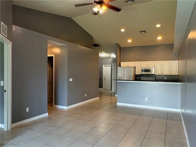709 SE 7th St in Cape Coral, FL - Building Photo - Building Photo
