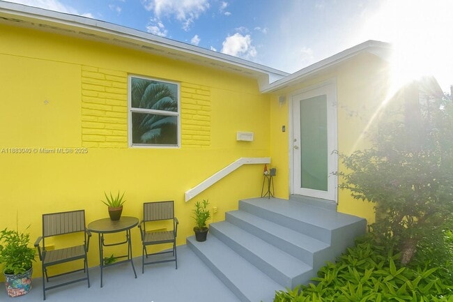 2518 Wilson St in Hollywood, FL - Building Photo - Building Photo