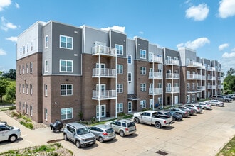 Ashton Flats in Cedar Rapids, IA - Foto de edificio - Building Photo