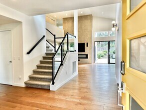 3720 136th Ave SE in Bellevue, WA - Building Photo - Building Photo