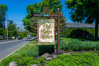 Oak Ridge Manor in Clark, NJ - Building Photo - Building Photo