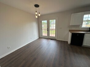 410 James Toney Dr in Elon, NC - Foto de edificio - Building Photo