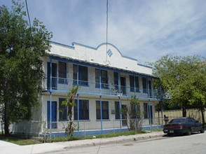 1740 NW 1st Pl in Miami, FL - Building Photo - Building Photo