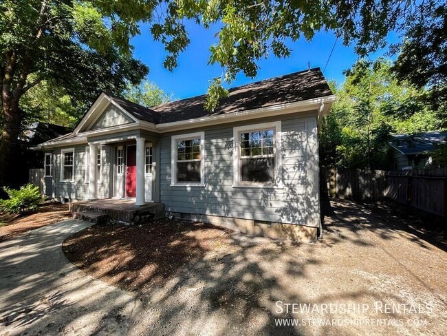 2334 Augusta St in Eugene, OR - Foto de edificio - Building Photo
