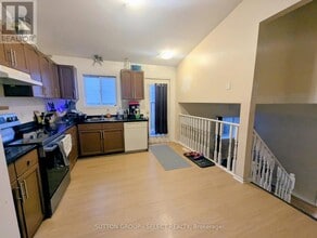 1066 Farnsborough Crescent in London, ON - Building Photo - Building Photo