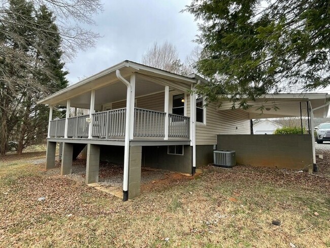 110 Hoyle St in Morganton, NC - Foto de edificio - Building Photo