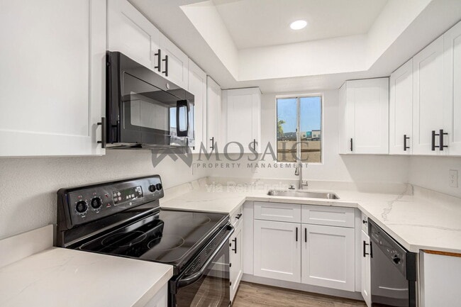 property at 1215 E Lemon St