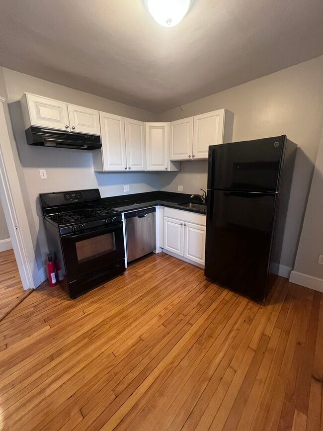 30 Hancock St, Unit 3 in Cambridge, MA - Building Photo - Building Photo