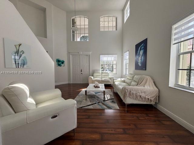 property at 712 Tulip Cir