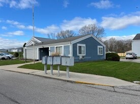 Drake Terrace III in Kendallville, IN - Building Photo